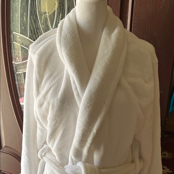 Croft & Barrow Soft White Robe - Picture 2 of 9